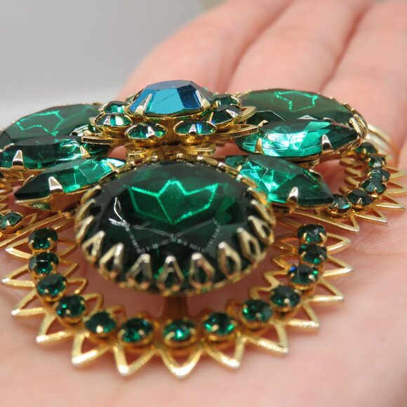 Judy Lee Vintage Green Rhinestone Gold Tone Brooch - Picture 5 of 9